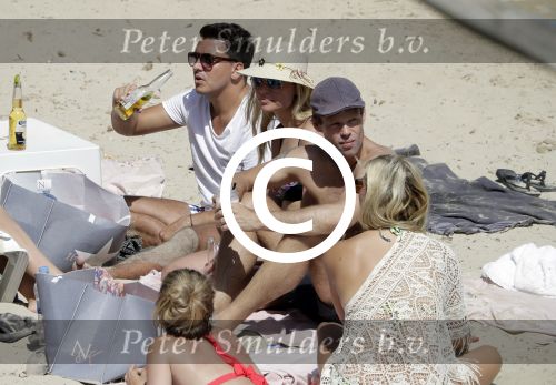 ibiza 27 juni 2016 
Stranddag van Nick en Kirsten Schilder de dag na hun trouwen bij el chirinquito.
Aanwezig oa Jan en Liza Smit Simon en Annemarie Keizer Jaap Kwakman met vriendin Aloys Buys met vriendin Jaap Reesema