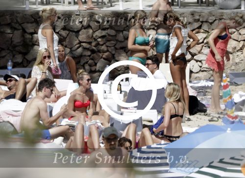 ibiza 27 juni 2016 
Stranddag van Nick en Kirsten Schilder de dag na hun trouwen bij el chirinquito.
Aanwezig oa Jan en Liza Smit Simon en Annemarie Keizer Jaap Kwakman met vriendin Aloys Buys met vriendin Jaap Reesema
