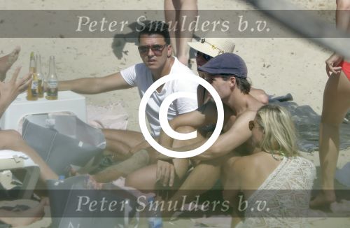 ibiza 27 juni 2016 
Stranddag van Nick en Kirsten Schilder de dag na hun trouwen bij el chirinquito.
Aanwezig oa Jan en Liza Smit Simon en Annemarie Keizer Jaap Kwakman met vriendin Aloys Buys met vriendin Jaap Reesema