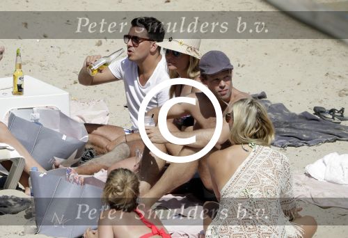 ibiza 27 juni 2016 
Stranddag van Nick en Kirsten Schilder de dag na hun trouwen bij el chirinquito.
Aanwezig oa Jan en Liza Smit Simon en Annemarie Keizer Jaap Kwakman met vriendin Aloys Buys met vriendin Jaap Reesema