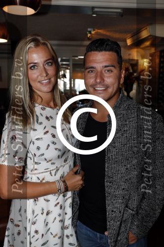 Volendam 31 augustus 2016
Presentatie 100NL in restaurant Lotje wine en dine van Jan Smit. jan met zijn vrouw Lisa