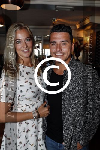 Volendam 31 augustus 2016
Presentatie 100NL in restaurant Lotje wine en dine van Jan Smit. jan met zijn vrouw Lisa