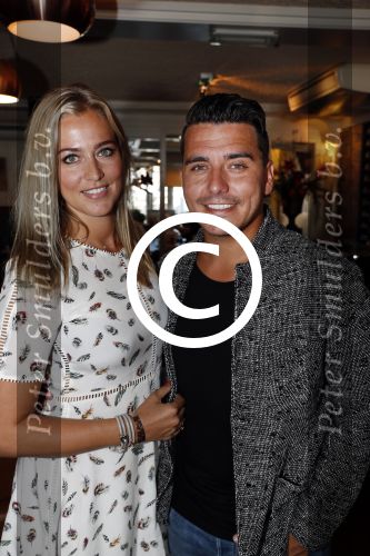 Volendam 31 augustus 2016
Presentatie 100NL in restaurant Lotje wine en dine van Jan Smit. jan met zijn vrouw Lisa