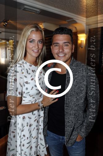 Volendam 31 augustus 2016
Presentatie 100NL in restaurant Lotje wine en dine van Jan Smit. jan met zijn vrouw Lisa