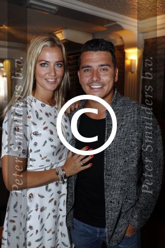 Volendam 31 augustus 2016
Presentatie 100NL in restaurant Lotje wine en dine van Jan Smit. jan met zijn vrouw Lisa