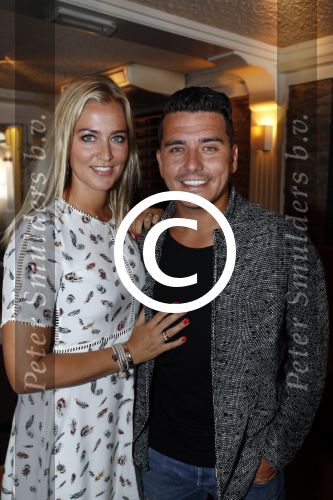 Volendam 31 augustus 2016
Presentatie 100NL in restaurant Lotje wine en dine van Jan Smit. jan met zijn vrouw Lisa