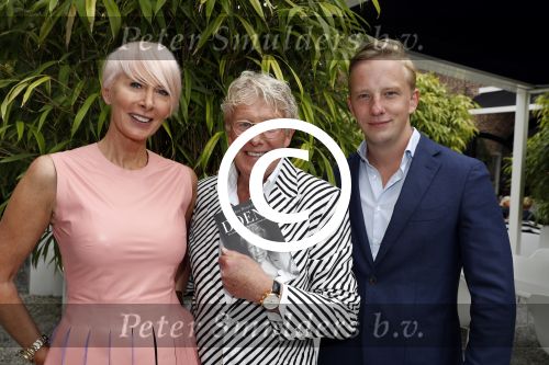 Naarden Vesting 6 september 2016
Presentatei boek DOEN van Jan des Bouvrie bij het arsenaal.
Monique en zoon Jan zijn ook aanwezig.