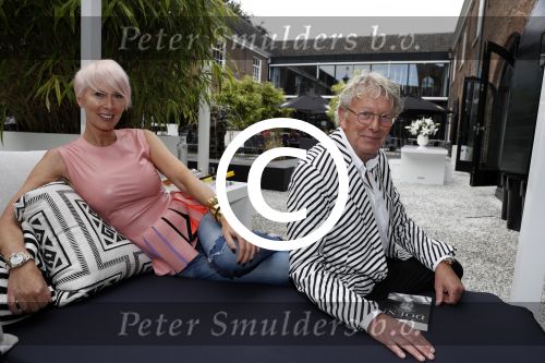 Naarden Vesting 6 september 2016
Presentatei boek DOEN van Jan des Bouvrie bij het arsenaal.
Monique en zoon Jan zijn ook aanwezig.