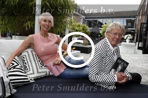 Naarden Vesting 6 september 2016
Presentatei boek DOEN van Jan des Bouvrie bij het arsenaal.
Monique en zoon Jan zijn ook aanwezig.