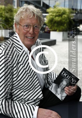 Naarden Vesting 6 september 2016
Presentatei boek DOEN van Jan des Bouvrie bij het arsenaal.
Monique en zoon Jan zijn ook aanwezig.