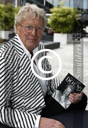 Naarden Vesting 6 september 2016
Presentatei boek DOEN van Jan des Bouvrie bij het arsenaal.
Monique en zoon Jan zijn ook aanwezig.
