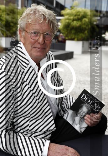 Naarden Vesting 6 september 2016
Presentatei boek DOEN van Jan des Bouvrie bij het arsenaal.
Monique en zoon Jan zijn ook aanwezig.