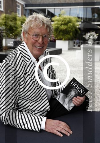 Naarden Vesting 6 september 2016
Presentatei boek DOEN van Jan des Bouvrie bij het arsenaal.
Monique en zoon Jan zijn ook aanwezig.