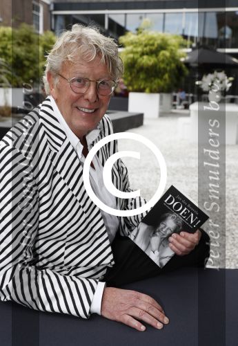 Naarden Vesting 6 september 2016
Presentatei boek DOEN van Jan des Bouvrie bij het arsenaal.
Monique en zoon Jan zijn ook aanwezig.