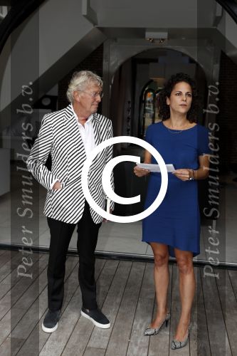 Naarden Vesting 6 september 2016
Presentatei boek DOEN van Jan des Bouvrie bij het arsenaal.
Monique en zoon Jan zijn ook aanwezig.