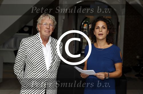 Naarden Vesting 6 september 2016
Presentatei boek DOEN van Jan des Bouvrie bij het arsenaal.
Monique en zoon Jan zijn ook aanwezig.