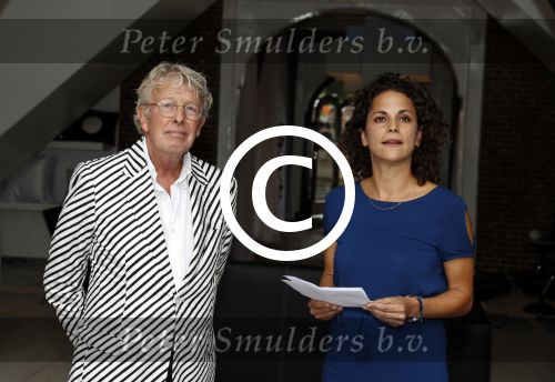 Naarden Vesting 6 september 2016
Presentatei boek DOEN van Jan des Bouvrie bij het arsenaal.
Monique en zoon Jan zijn ook aanwezig.