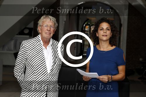 Naarden Vesting 6 september 2016
Presentatei boek DOEN van Jan des Bouvrie bij het arsenaal.
Monique en zoon Jan zijn ook aanwezig.