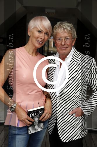 Naarden Vesting 6 september 2016
Presentatei boek DOEN van Jan des Bouvrie bij het arsenaal.
Monique en zoon Jan zijn ook aanwezig.
