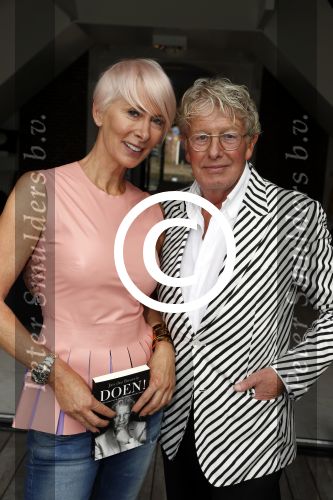 Naarden Vesting 6 september 2016
Presentatei boek DOEN van Jan des Bouvrie bij het arsenaal.
Monique en zoon Jan zijn ook aanwezig.