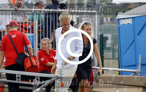 Spa Francorchamps 27 augustus 2016
Jeroen Pauw met (een) vriendin bij de GP Formule 1 F1 op het circuit van Spa