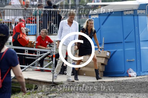 Spa Francorchamps 27 augustus 2016
Jeroen Pauw met (een) vriendin bij de GP Formule 1 F1 op het circuit van Spa