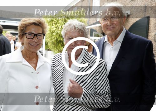 Naarden Vesting 6 september 2016
Presentatei boek DOEN van Jan des Bouvrie bij het arsenaal.
Monique en zoon Jan zijn ook aanwezig. Joop en Janine v d Ende
