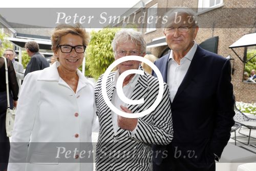 Naarden Vesting 6 september 2016
Presentatei boek DOEN van Jan des Bouvrie bij het arsenaal.
Monique en zoon Jan zijn ook aanwezig. Joop en Janine v d Ende