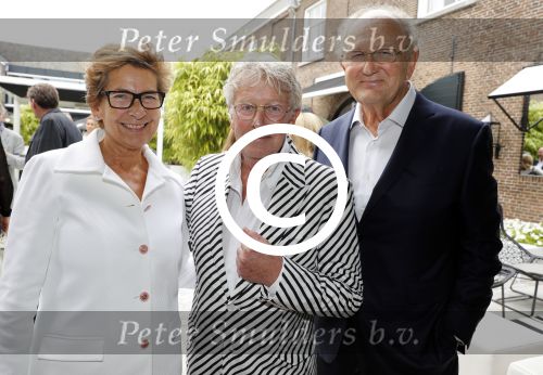 Naarden Vesting 6 september 2016
Presentatei boek DOEN van Jan des Bouvrie bij het arsenaal.
Monique en zoon Jan zijn ook aanwezig. Joop en Janine v d Ende