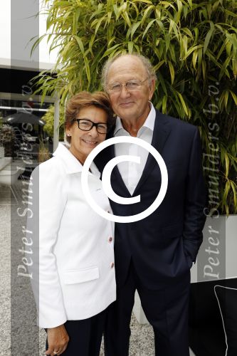 Naarden Vesting 6 september 2016
Presentatei boek DOEN van Jan des Bouvrie bij het arsenaal.
Monique en zoon Jan zijn ook aanwezig. Joop en Janine v d Ende