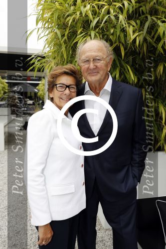 Naarden Vesting 6 september 2016
Presentatei boek DOEN van Jan des Bouvrie bij het arsenaal.
Monique en zoon Jan zijn ook aanwezig. Joop en Janine v d Ende