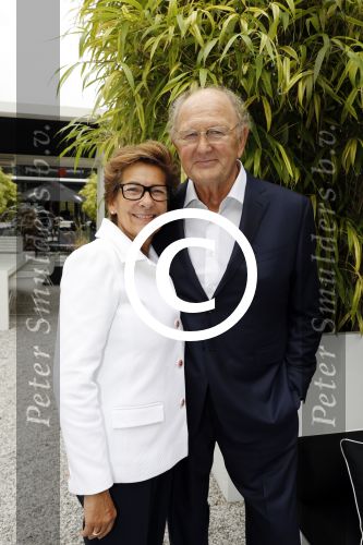 Naarden Vesting 6 september 2016
Presentatei boek DOEN van Jan des Bouvrie bij het arsenaal.
Monique en zoon Jan zijn ook aanwezig. Joop en Janine v d Ende