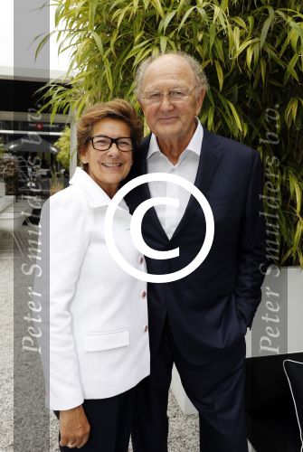 Naarden Vesting 6 september 2016
Presentatei boek DOEN van Jan des Bouvrie bij het arsenaal.
Monique en zoon Jan zijn ook aanwezig. Joop en Janine v d Ende