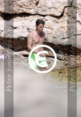 ibiza 27 juni 2016 
Stranddag van Nick en Kirsten Schilder de dag na hun trouwen bij el chirinquito.
Aanwezig oa Jan en Liza Smit Simon en Annemarie Keizer Jaap Kwakman met vriendin Aloys Buys met vriendin Jaap Reesema