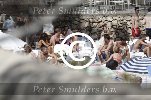 ibiza 27 juni 2016 
Stranddag van Nick en Kirsten Schilder de dag na hun trouwen bij el chirinquito.
Aanwezig oa Jan en Liza Smit Simon en Annemarie Keizer Jaap Kwakman met vriendin Aloys Buys met vriendin Jaap Reesema