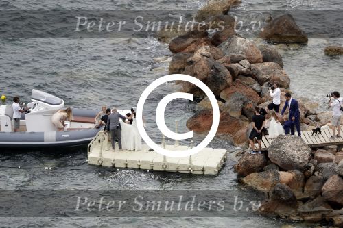 Ibiza 26 juni 2016
Nick en Kirsten Schilder trouwen op het strand van es Cubells. De vaderr van Kirsten trouwt ze en Ruben Nicolai doet zijn act als Duitse zanger.