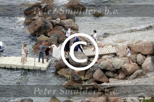 Ibiza 26 juni 2016
Nick en Kirsten Schilder trouwen op het strand van es Cubells. De vaderr van Kirsten trouwt ze en Ruben Nicolai doet zijn act als Duitse zanger.