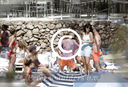 ibiza 27 juni 2016 
Stranddag van Nick en Kirsten Schilder de dag na hun trouwen bij el chirinquito.
Aanwezig oa Jan en Liza Smit Simon en Annemarie Keizer Jaap Kwakman met vriendin Aloys Buys met vriendin Jaap Reesema