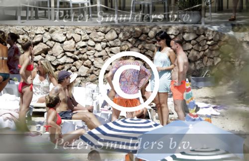 ibiza 27 juni 2016 
Stranddag van Nick en Kirsten Schilder de dag na hun trouwen bij el chirinquito.
Aanwezig oa Jan en Liza Smit Simon en Annemarie Keizer Jaap Kwakman met vriendin Aloys Buys met vriendin Jaap Reesema