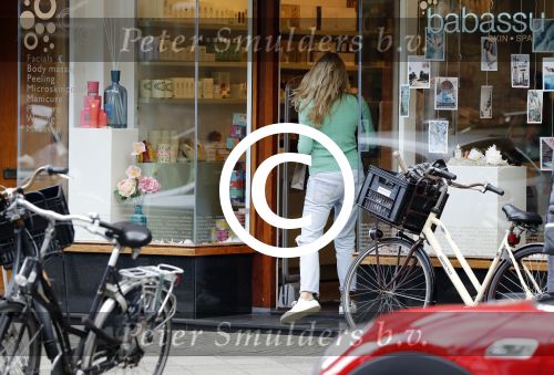 Amsterdam 22 juni 2016
Lieke v Lexmond heeft zich laten verwennen in de spa op de cornelis schuytstraat. Lieke trouwt komend weekend in italie.