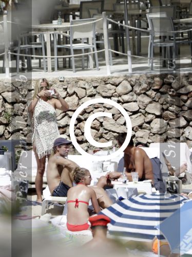 ibiza 27 juni 2016 
Stranddag van Nick en Kirsten Schilder de dag na hun trouwen bij el chirinquito.
Aanwezig oa Jan en Liza Smit Simon en Annemarie Keizer Jaap Kwakman met vriendin Aloys Buys met vriendin Jaap Reesema