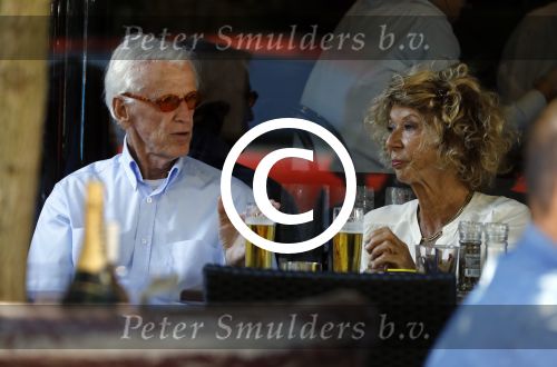 Amsterdam 23 augustus 2016
Manfred de Graaf met een vriendin op terras bij v Dam