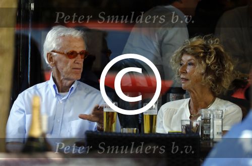 Amsterdam 23 augustus 2016
Manfred de Graaf met een vriendin op terras bij v Dam