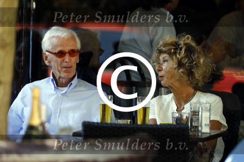 Amsterdam 23 augustus 2016
Manfred de Graaf met een vriendin op terras bij v Dam