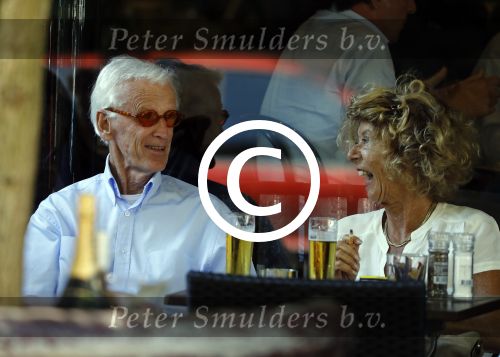 Amsterdam 23 augustus 2016
Manfred de Graaf met een vriendin op terras bij v Dam