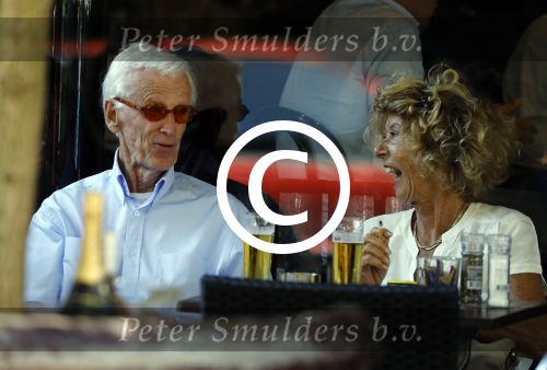 Amsterdam 23 augustus 2016
Manfred de Graaf met een vriendin op terras bij v Dam