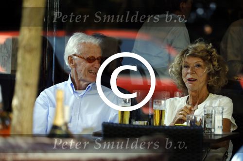 Amsterdam 23 augustus 2016
Manfred de Graaf met een vriendin op terras bij v Dam