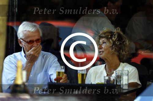 Amsterdam 23 augustus 2016
Manfred de Graaf met een vriendin op terras bij v Dam