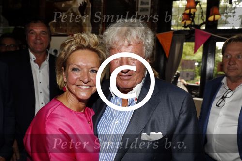 Blaricum 6 september 2016
Surprise party voor Willibrord Frequin zijn 75e verjaardag bij  Moeke Spijstra.
Zijn vriendin kinderen en kleinkinderen zijn natuurlijk aanwezig. mariska v Kolck