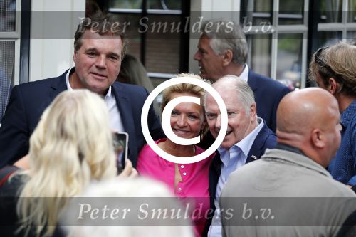 Blaricum 6 september 2016
Surprise party voor Willibrord Frequin zijn 75e verjaardag bij  Moeke Spijstra.
Zijn vriendin kinderen en kleinkinderen zijn natuurlijk aanwezig. Mariska v Kolck met Ronnie Tober